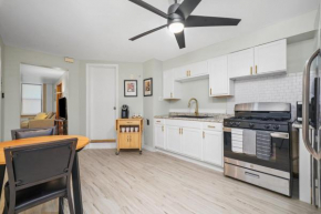 UIC / Little Italy Charming - 1 Bed 1 Bath Apt.